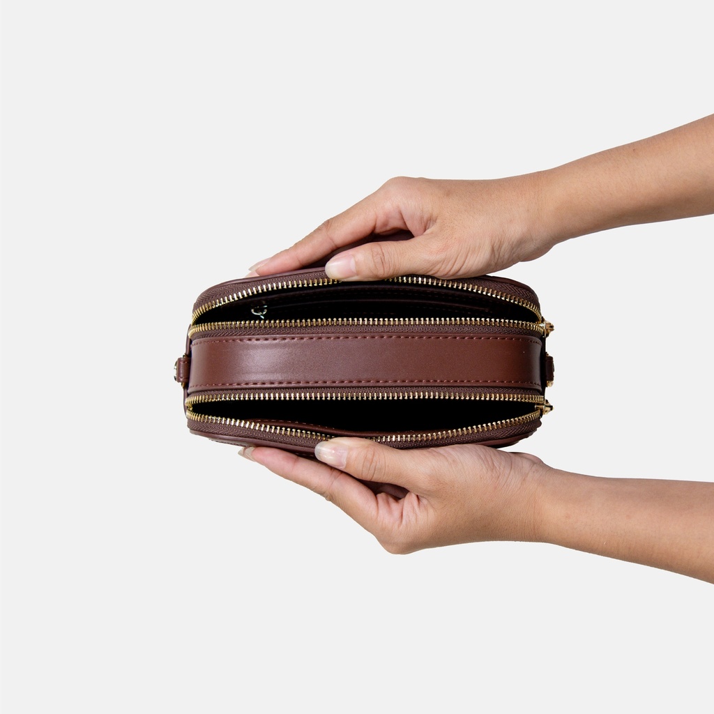 Picnic Chestnut Camera Bag